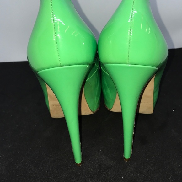 Brian Atwood patent 41 - Picture 2 of 3